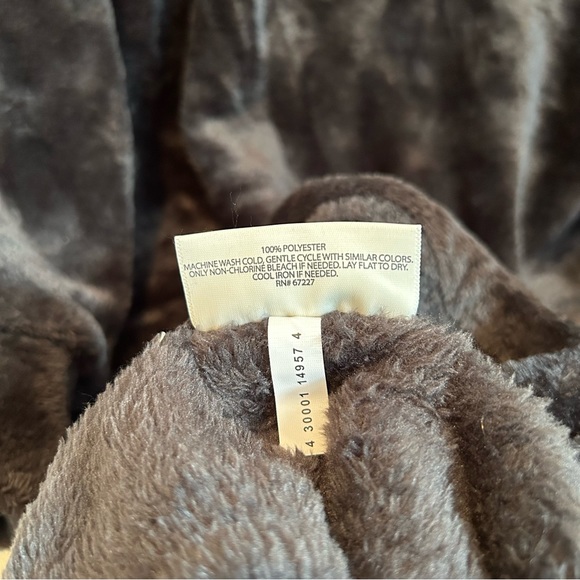 Bobbie Brook 2-pc black velvet long sleeve sleepwear with short - Picture 10 of 11